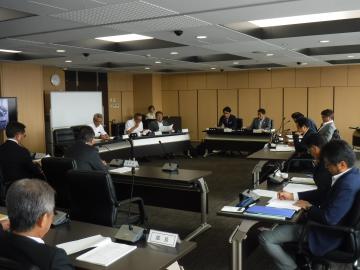 産業建設常任委員会の様子